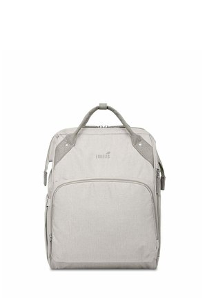 Hellgrauer Rucksack mit strukturierter Oberfläche, ausgestattet mit einem Hauptreißverschlussfach, einer Fronttasche und verstärkten grauen Akzenten.