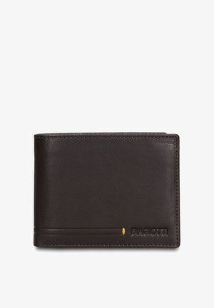 Donkere bruine leren portemonnee met een getextureerde afwerking, voorzien van een subtiele gele accent en geperst merklogo rechtsonder.