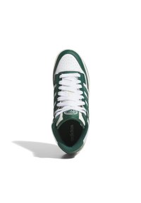 Sneaker verde e bianca con tomaia in pelle traforata, caratterizzata da accenti verdi, lacci bianchi e un logo visibile sulla linguetta.