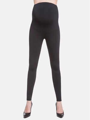 Czarne legginsy ciążowe z wysokim, wspierającym pasem, wykonane z elastycznego, miękkiego materiału, który dopasowuje się do ciała. Gładka faktura na całej długości.