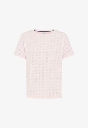 Hellrosa T-Shirt mit kurzen Ärmeln und kleinen durchbrochenen Blumenmustern, die gleichmäßig über den Stoff verteilt sind.