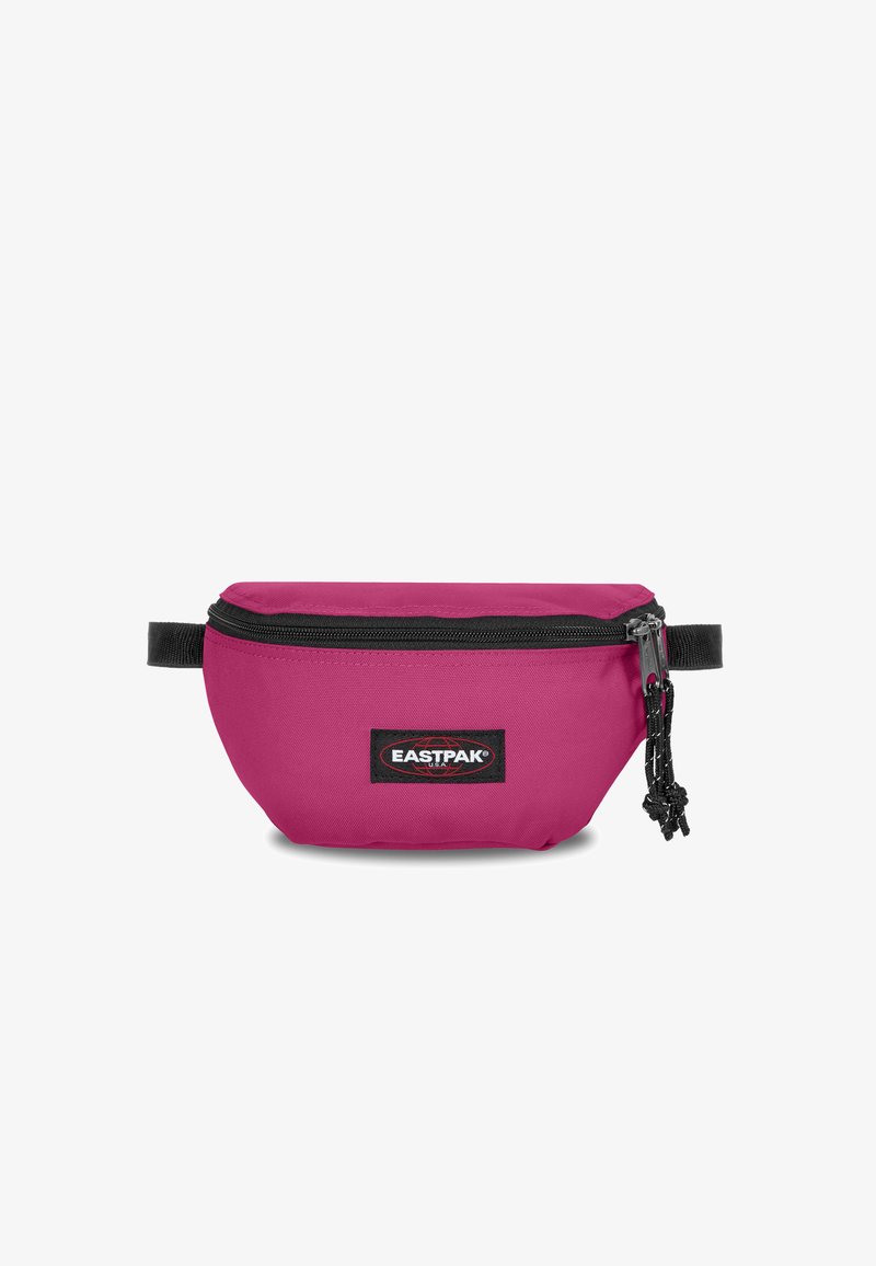 Rosa Eastpak bæltetaske med lynlås, sort hardware og logo patch. Blødt stof med rund form og justerbar rem.