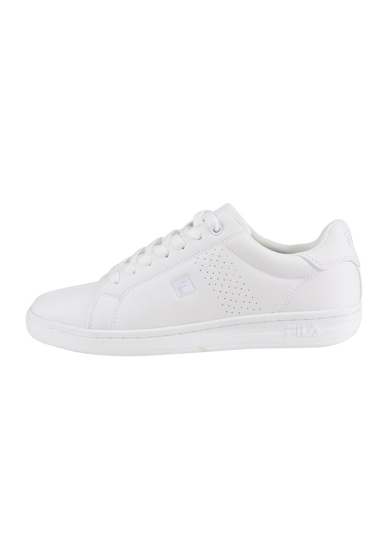 Sneaker bianco con esterno in pelle liscia, punta arrotondata, dettagli laterali perforati e suola in gomma flessibile. Presenta chiusura con lacci.