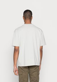 Pegador LOGO TEE - T-shirt básica - cloud grey