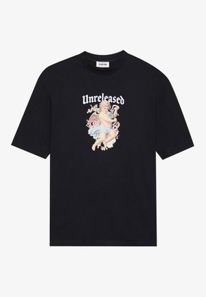 Zwarte katoenen t-shirt met een centrale afbeelding van een cherub, met de tekst "Unreleased" bovenaan, in vette witte letters. Korte mouwen, normale pasvorm.