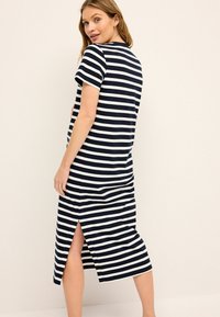 Next STRIPE  REGULAR FIT - Svetríkové šaty - navy blue