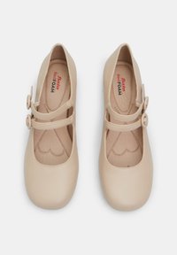 Bata Balerinke s trakom oko gležnja - beige