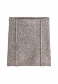 Tejido de tela gris con una textura suave, que presenta dos costuras verticales para dar estructura. Forma rectangular, sin hardware o patrones visibles.