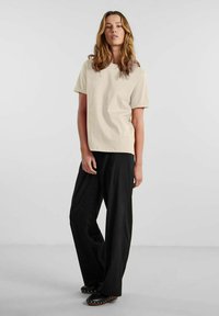 Pieces PCRIA FOLD UP SOLID TEE - T-shirt basic - birch