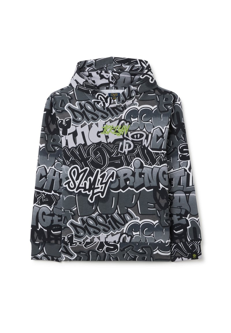 Sudadera gráfica con un patrón en negro y gris de texto y logotipos en estilo graffiti, con un toque de verde en la palabra "BRKLYN."