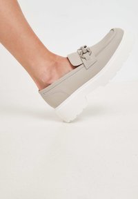 Cesare Gaspari Slip-ins - beige