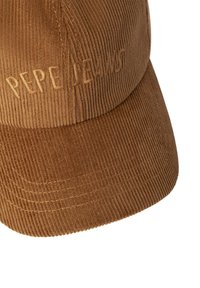 Bruin corduroy baseball cap met gestikt "PEPE JEANS" logo op het voorpaneel en een gebogen rand.