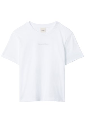 Tricou alb cu mânecă scurtă și gât rotund, cu logo-ul „Calvin Klein” fin brodat pe piept și etichetă în interiorul gulerului.