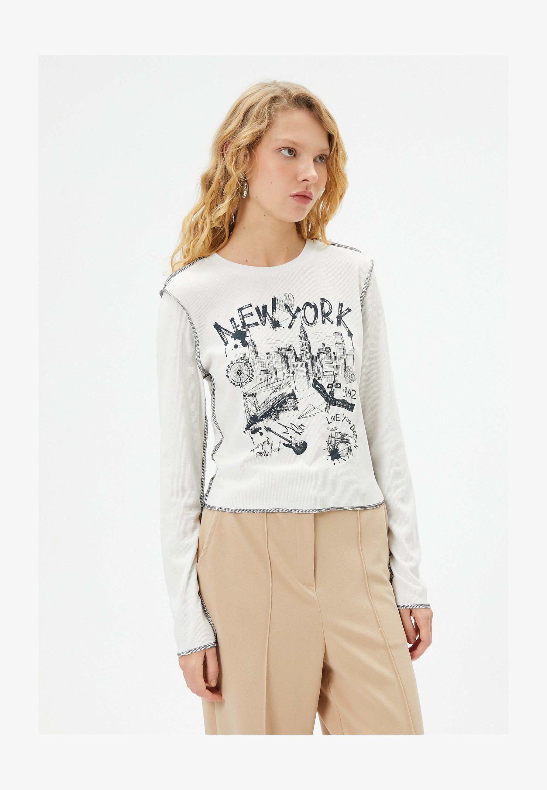 T-shirt Basic Donna Koton A Girocollo, Maniche Corte, Colore Nero, Taglia L. Un Must Have Nel Guardaroba! Morbida E Versatile, Perfetta Per Ogni Outfit.