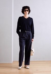Scotch & Soda CORE V NECK RELAXED  - Strikkegenser - night