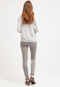 OPUS Pitkähihainen paita - light grey