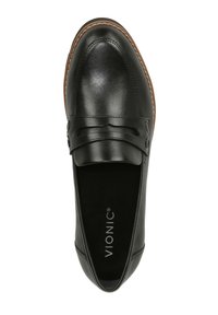 Zwarte leren instappers met een gladde afwerking, een decoratieve band over de bovenkant en bruine stiksels. Vionic-logo zichtbaar op de binnenzool.