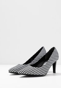 Gabor Pumps - black