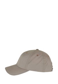 Beige baseball cap laget av lett stoff, med bøyd skjerm, sydd detaljer og ventilasjonsøyer på toppen.