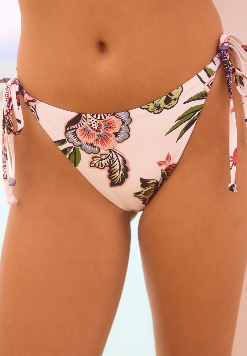 Blommig badbikini underdel med en ljus rosa bakgrund, som har färgglada tropiska mönster och justerbara sidband. Mjuk tygstruktur.