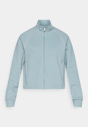 Casaco de treino de manga longa, azul claro, com fecho zip e gola alta, bolsos laterais, punhos franzidos e pequeno logótipo "ONLY PLAY" no peito.