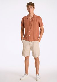 Lindbergh CASUAL RESORT - Overhemd - mid clay