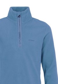 Maglione in pile azzurro chiaro con colletto alto, chiusura a mezza zip e dettagli della zip in contrasto. Presenta un piccolo logo sul petto.