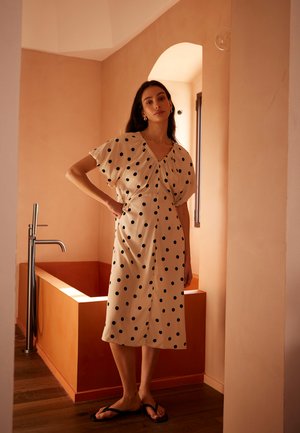 Soaked in Luxury ARJANA BALLOON - Rochie de zi - oatmeal with black dots