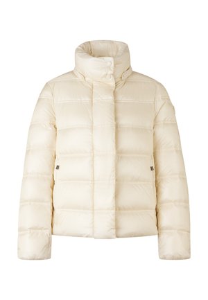 Veste rembourrée crème avec un col haut, présentant des sections matelassées horizontales, des boutons-pression à l'avant et un détail logo sur le côté.