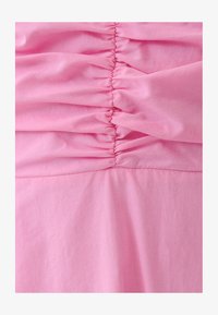 Izbrano, bubble gum pink