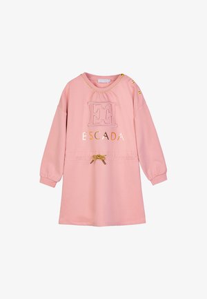 Abito rosa a maniche lunghe con bottoni dorati sulle spalle, coulisse dorata in vita, logo "ESCADA" in oro e rosa sul davanti.