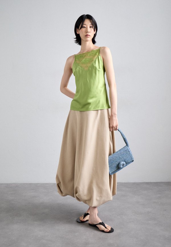 LEEBA - Top - grasshopper3