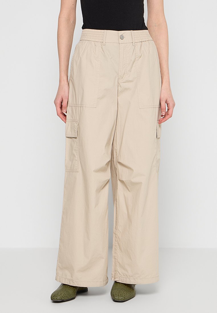 DKNY Cargobroek zandkleur
