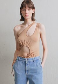 Materiel GATHEREDY CUT OUT - Μπλούζα - tan