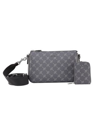 Sac bandoulière gris et petite pochette zippée assortie, tous deux avec un motif floral clair répétitif et une sangle en tissu noire détachable.