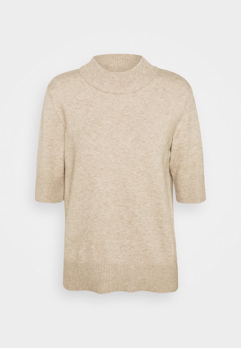 Pull en maille beige à manches courtes avec col montant côtelé, poignets et ourlet, présenté sur fond blanc uni.