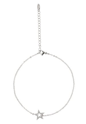 Finom ezüst lánc karkötő állítható kapoccsal, amely csillag alakú medált tartalmaz, apró, áttetsző drágakövekkel kirakva.