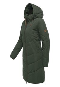 Gr�ønn polstret jakke med hette, frontglidelås, sidelommer og en logo-patch. Har et quiltet design og kontrastfargede detaljer.