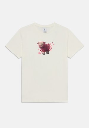 T-shirt blanc avec un graphisme pixelisé d'un mouton rouge centré sur la poitrine au-dessus d'un petit logo Adidas.