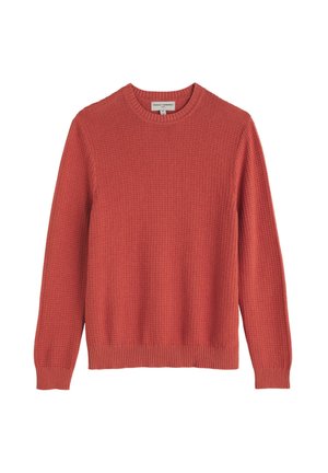 Strikket sweater i koralfarve med et struktureret mønster, rund halsudskæring og ribbede ærmekanter og kant forneden. Almindelig pasform, blødt stof.