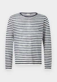 Επιλέχθηκε, magma black