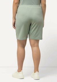 Ulla Popken BERMUDA  - Šortky - light moss green