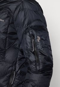 Peak Performance HELIUM UTILITY HOOD JACKET - Jachetă cu puf - black