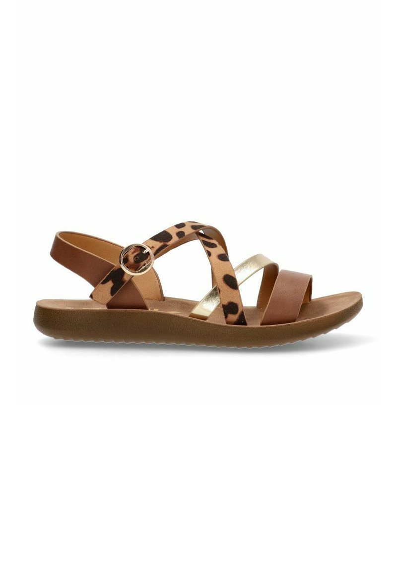 Sandalias marrones con estampado de animal, con tiras cruzadas, un acento metálico dorado y una suela texturizada para mayor agarre. Diseño de talón libre con hebilla circular.