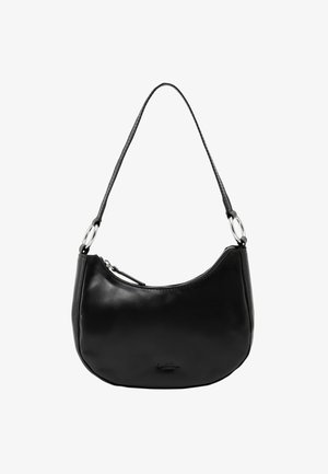 Crna kožna torba s jednim gornjim zatvaračem, kratkom naramenicom pričvršćenom srebrnim prstenovima i diskretnim logotipom branda sprijeda.