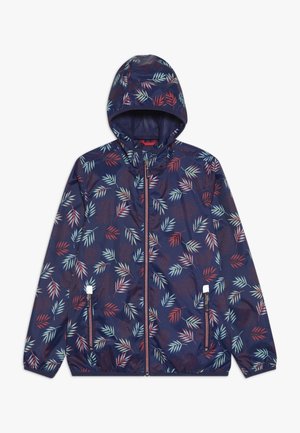 Chaqueta azul marino con capucha y patrones de hojas rojas y azul claro, cierre frontal con cremallera, puños elásticos y bolsillos laterales con cremallera.