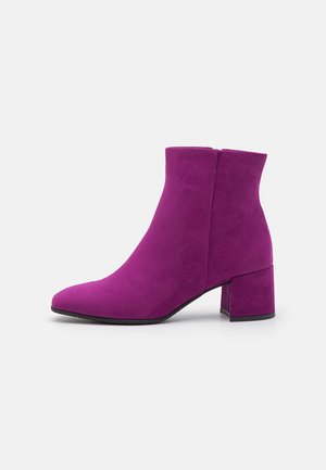 Stiefelette - grape