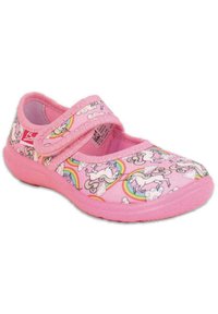 Rosa Kinderschuhe mit einem Muster aus Einhörnern und einem Regenbogen, ausgestattet mit einem Klettverschluss und einer strukturierten Gummisohle.