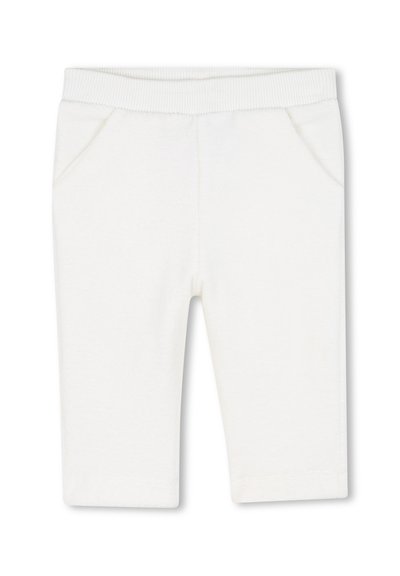 Pantalon blanc pour enfant avec taille élastique et poches latérales, en tissu doux, présenté sur un fond blanc.
