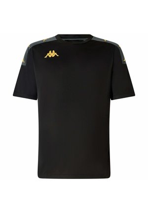 T-shirt nero a maniche corte realizzato in tessuto liscio. Presenta accenti grigi sulle spalle e un logo dorato su ciascuna spalla. Design semplice con colletto rotondo.